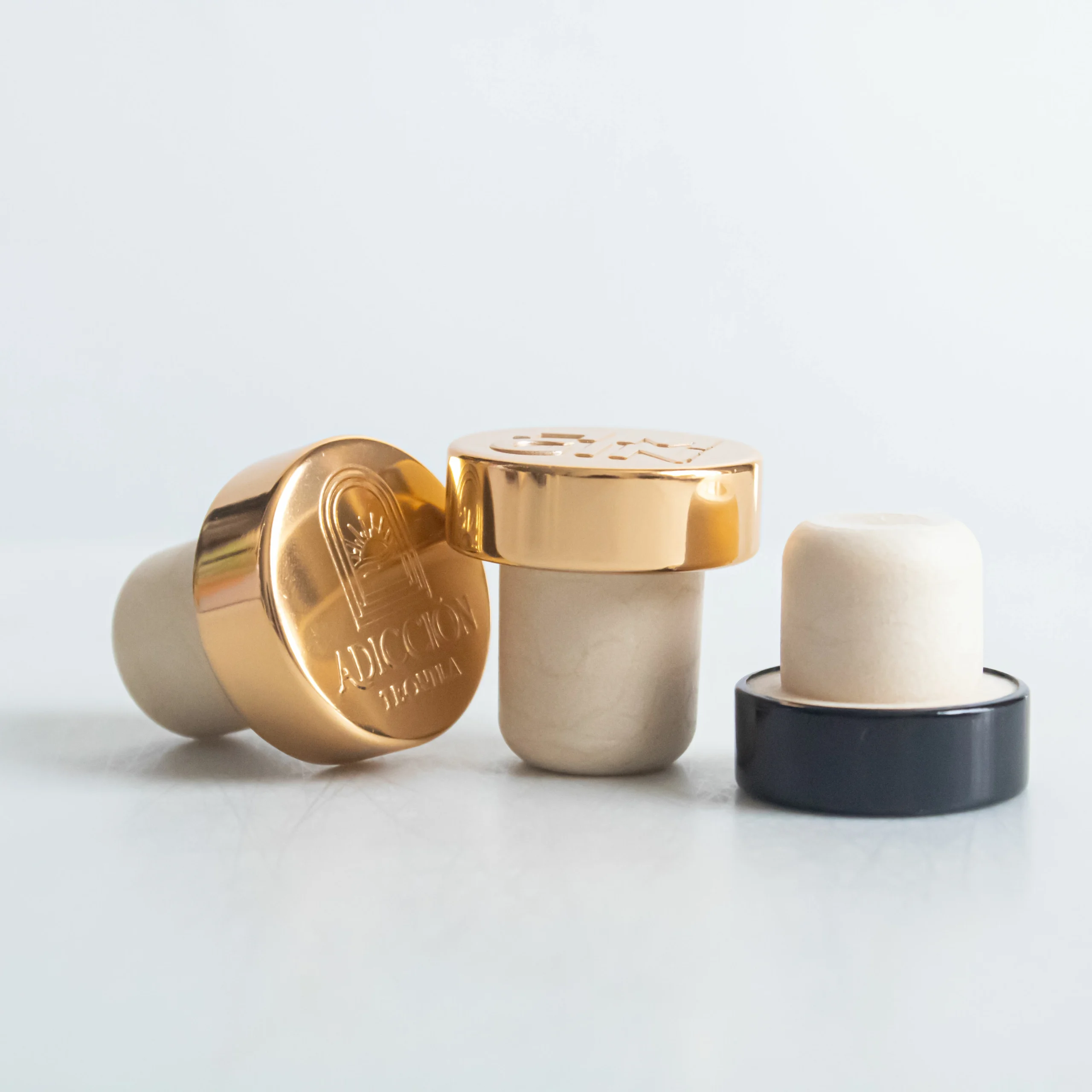 Find custom rum bottle closures, including bar-top corks, ROPP caps, screw caps and premium stoppers for secure, brand-ready packaging.
