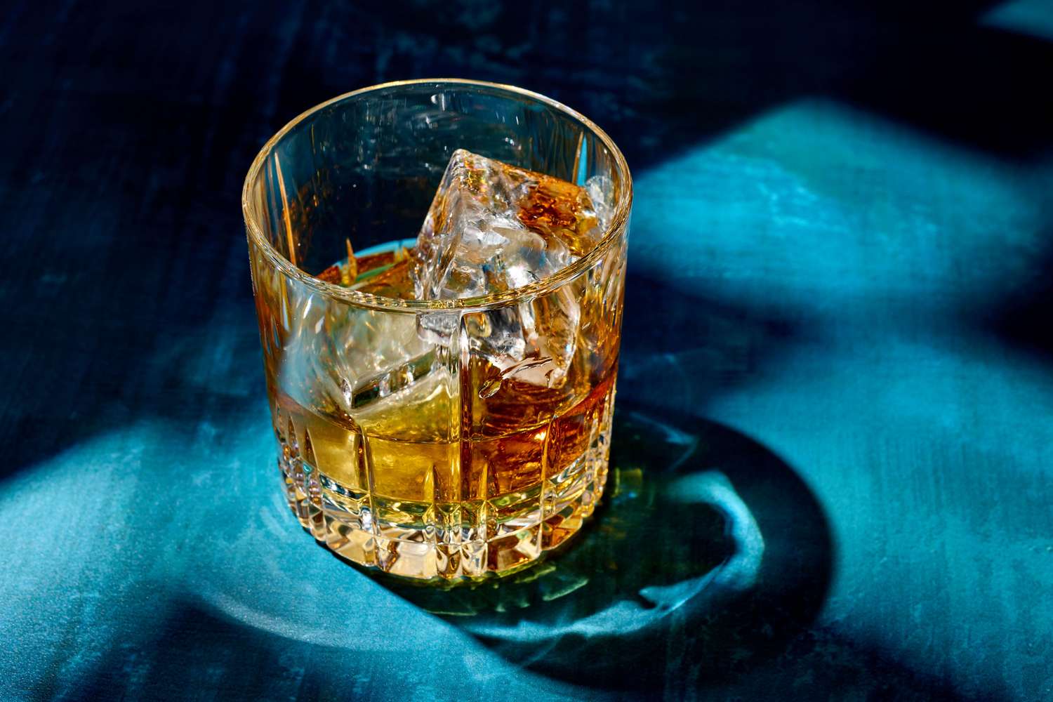 Source custom whisky bottle closures, corks, caps, stoppers, and tamper-evident options for premium spirits packaging and bulk orders.