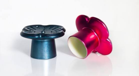 Compare bar-top stoppers for whisky, vodka, gin and tequila bottles. Learn shank fit, materials, custom branding, supplier checks and RFQ tips.