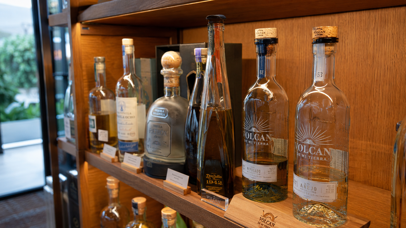 Source custom plastic stoppers with cork shanks for spirits bottles. Compare fit, materials, branding options, and bulk order details.
