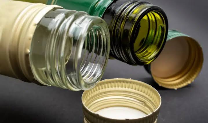 Learn how bottle neck bead design affects capsule fit, shrink sleeves, ROPP caps, bar-top corks, tamper bands, and spirits closure compatibility. Get sizing, testing, and RFQ guidance from Kandacork.
