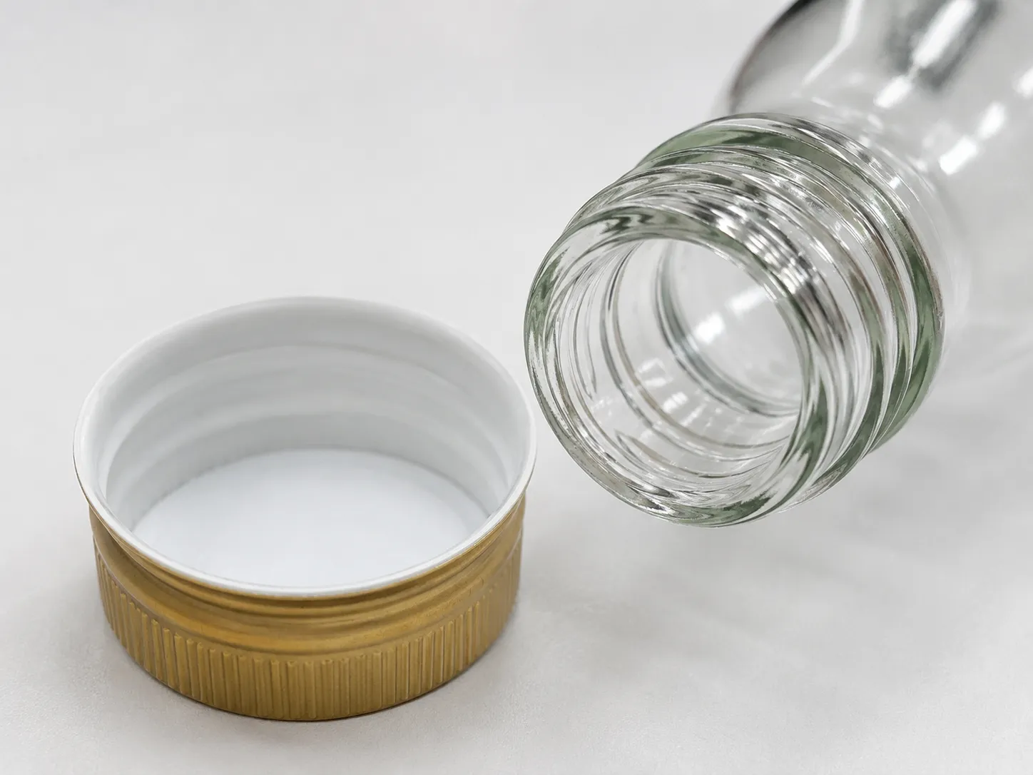 Learn how spirits brands and packaging buyers verify bottle thread finish, cap fit, liner contact, torque, and leak performance before custom cap production.